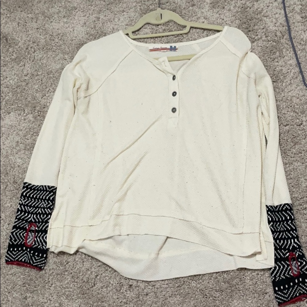 button down shirt with thumb holes